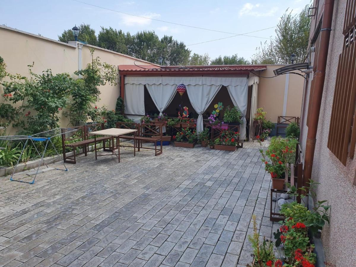 Planet Hotel Yerevan Exterior foto